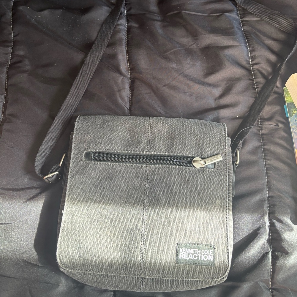 Kenneth Cole Reaction Black Messenger Bag